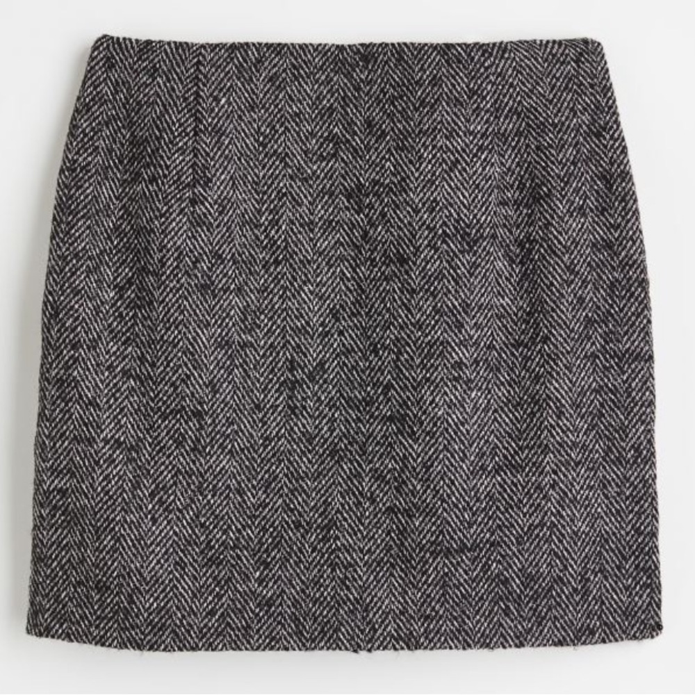 H&M textured mini skirt. NWT size 16